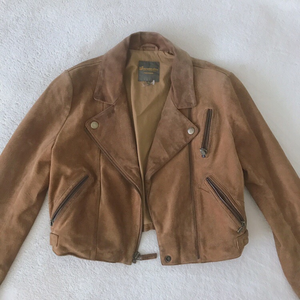 Cropped brown leather jacket